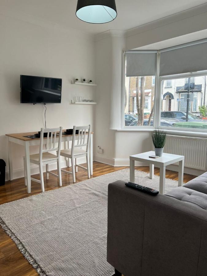 93 West Road Hotell London Eksteriør bilde
