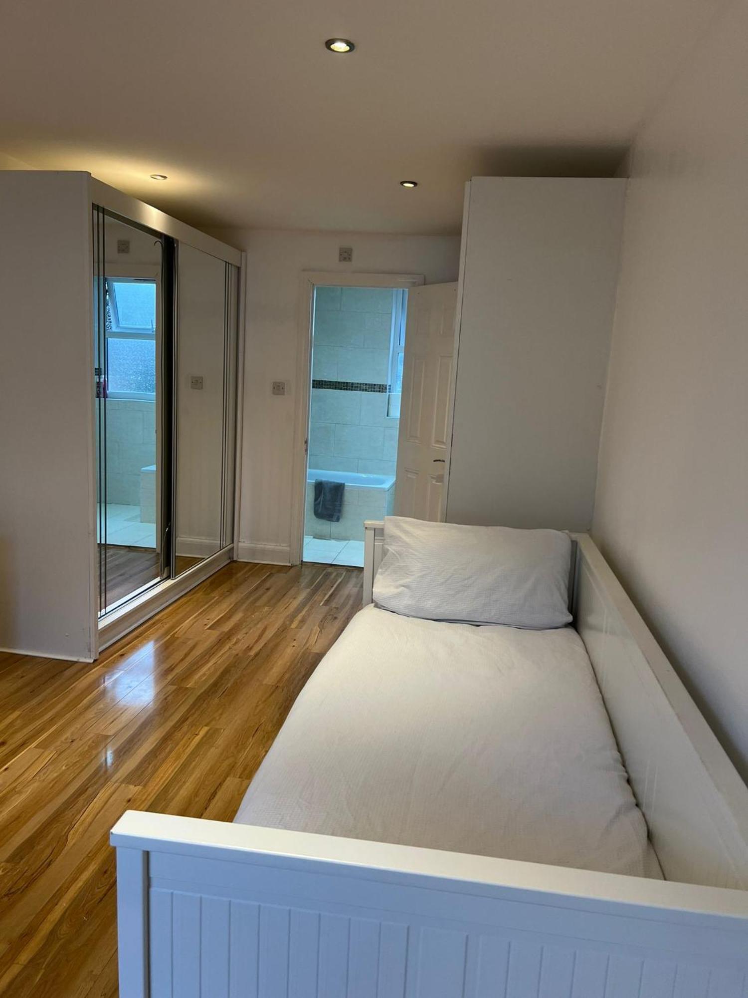 93 West Road Hotell London Eksteriør bilde