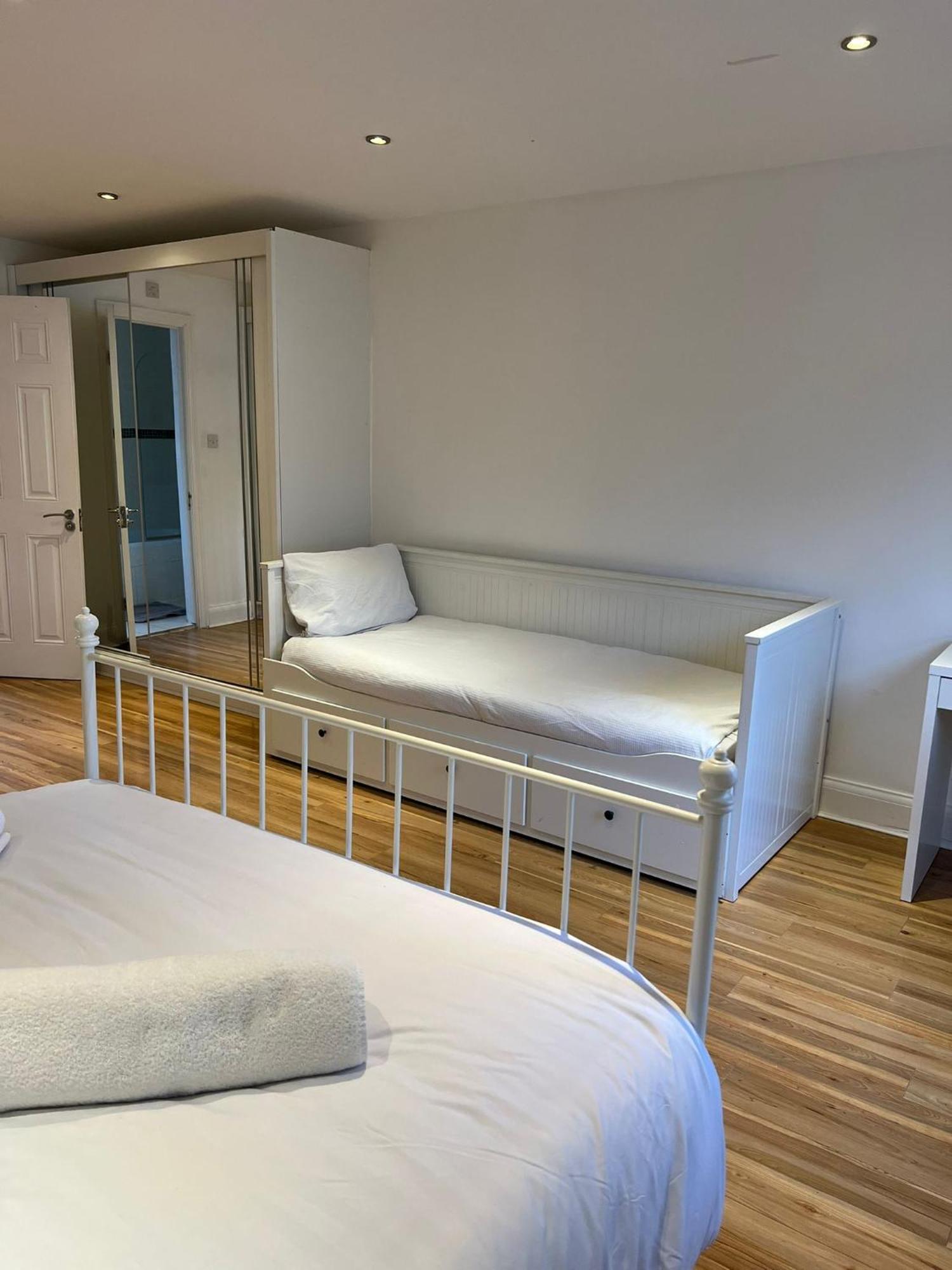 93 West Road Hotell London Eksteriør bilde