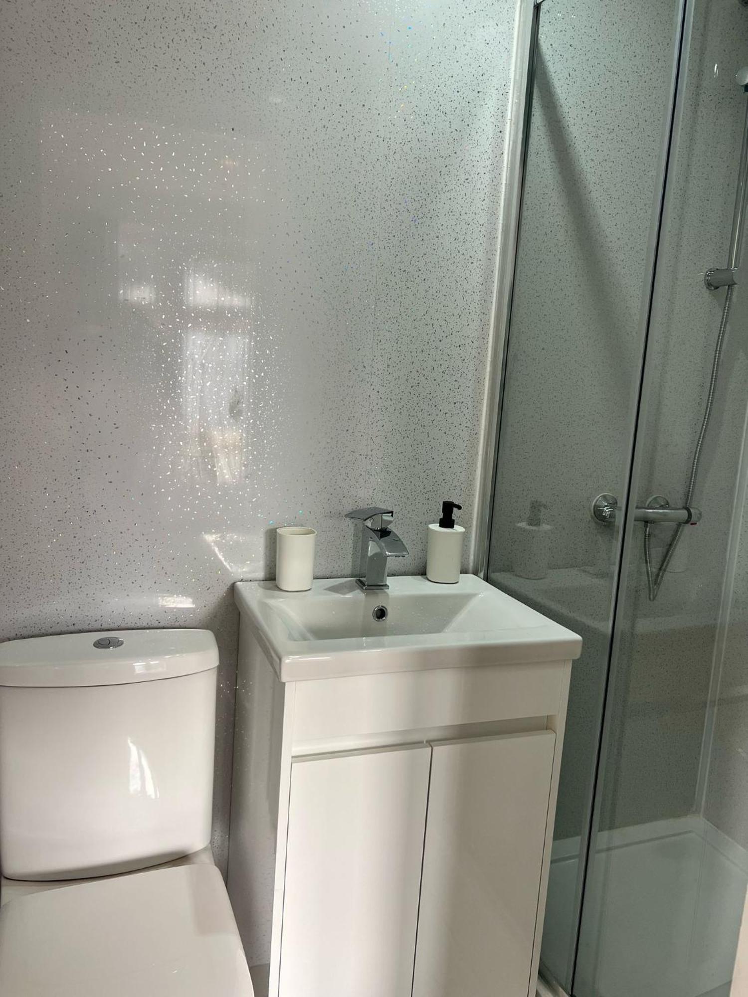 93 West Road Hotell London Eksteriør bilde